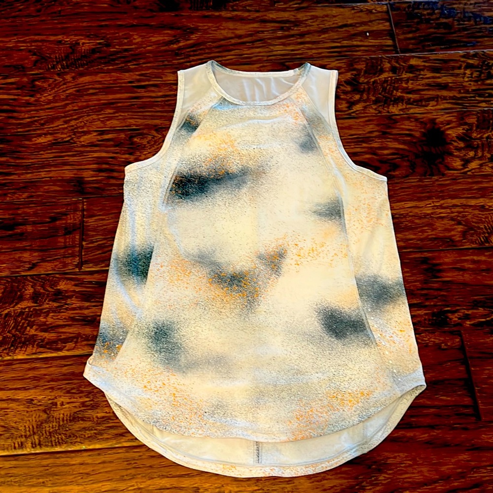 Women’s Lululemon tank top size 4. Like new never worn.